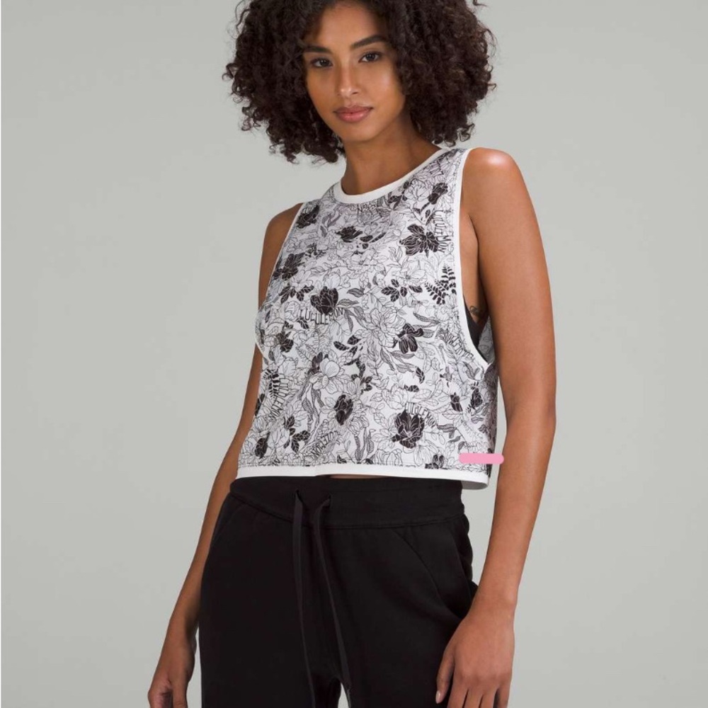 Lululemon tank top black and white with floral patern - Picture 5 of 6